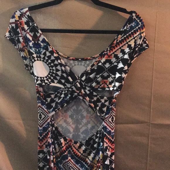 Patterned maxi dress with cross cross back - Picture 3 of 4